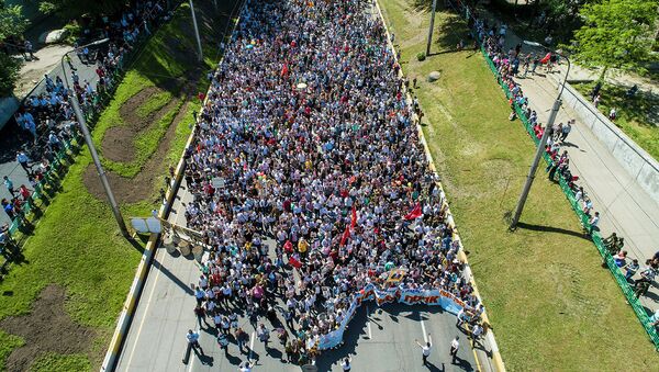 Шествие 50 тыс человек — как прошел Бессмертный полк в Бишкеке. Видео - Sputnik Кыргызстан
