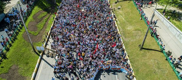 Шествие 50 тыс человек — как прошел Бессмертный полк в Бишкеке. Видео - Sputnik Кыргызстан