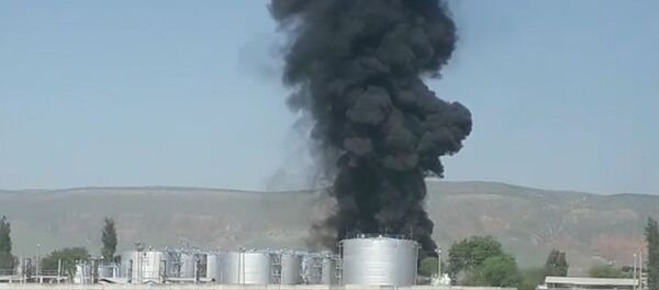 Видео крупного пожара на нефтебазе в Джалал-Абаде - Sputnik Кыргызстан