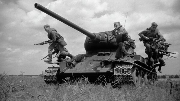 Великая Отечественная война 1941-1945 годов. Десант автоматчиков прибыл на передний край. Архивное фото - Sputnik Кыргызстан
