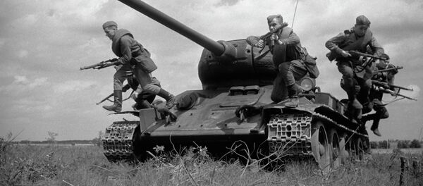 Великая Отечественная война 1941-1945 годов. Десант автоматчиков прибыл на передний край. Архивное фото - Sputnik Кыргызстан