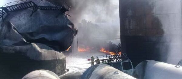 Пожар на нефтебазе по улице Шерматова в Джалал-Абаде - Sputnik Кыргызстан