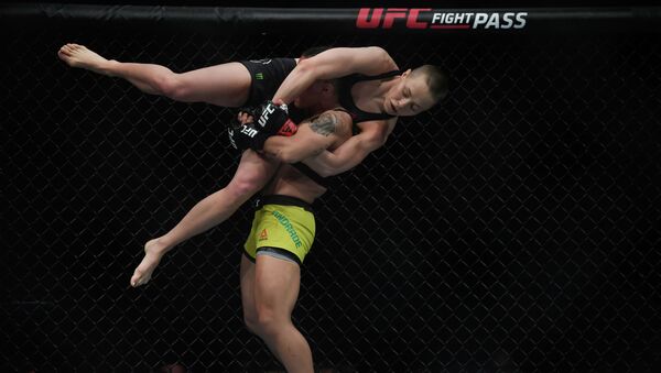 UFC 237 в Рио-де-Жанейро. Джессика Андраде против Роуз Намаюнас - Sputnik Кыргызстан