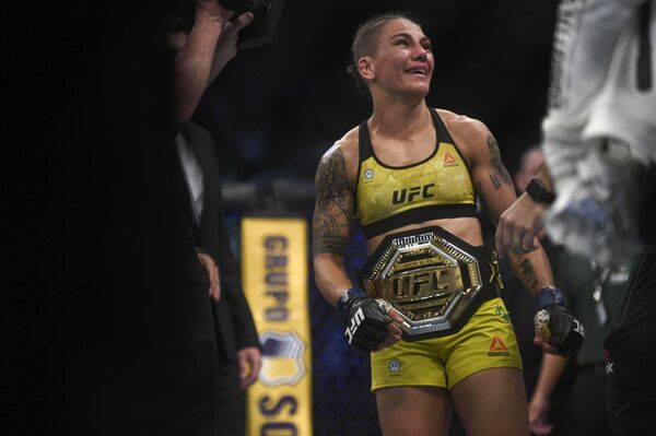 Башы менен сайылып! UFC чемпиону Роуз Намаюнас нокаут менен утулду. Видео Башы менен сайылып! UFC чемпиону Роуз Намаюнас нокаут менен утулду. Видео - Sputnik Кыргызстан