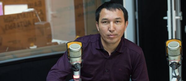 Белгилүү ырчы жана обончу Чубак Сатаевдин уулу Кубаныч Сатаев. Архив - Sputnik Кыргызстан