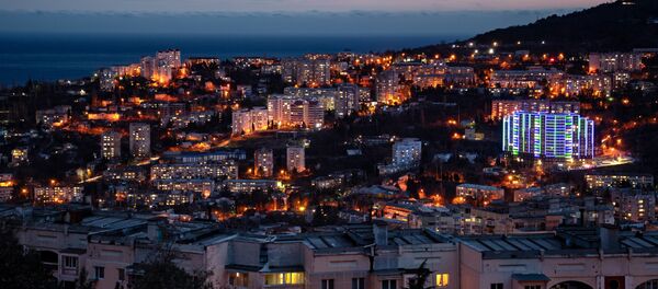 Вид на Ялту в Крыму. Архивное фото - Sputnik Кыргызстан