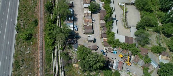 Бишкекте жол салуу үчүн гараждар, үйлөр түрттүрүлүүдө. Асмандан тартылган видео Бишкекте жол салуу үчүн гараждар, үйлөр түрттүрүлүүдө. Асмандан тартылган видео - Sputnik Кыргызстан