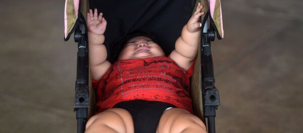 Десятимесячный ребенок Луис Гонсалес, который весит 28 килограммов - Sputnik Кыргызстан