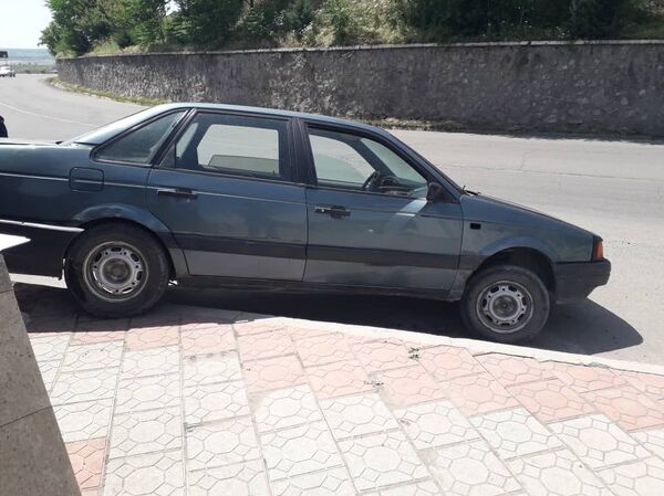 Өзгөндө рулга ээ боло албай калган айдоочу тосмону сүзүп каза болду - Sputnik Кыргызстан