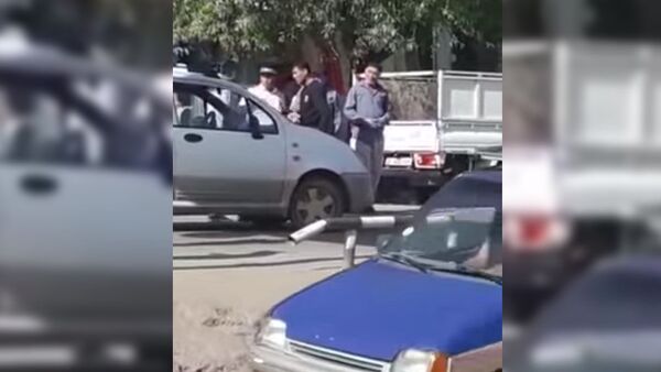 Автоинспектор ударил мужчину в Оше, но не признает это — видео - Sputnik Кыргызстан