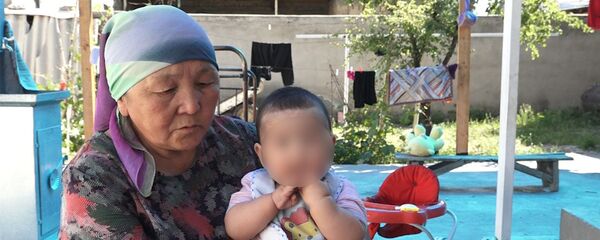 Что рассказала мать токмокчанина, ограбившего аптеку, — видео - Sputnik Кыргызстан