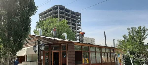 Демонтаж незаконно построенных кафе-баров в Бишкеке Демонтаж незаконно построенных кафе-баров в Бишкеке - Sputnik Кыргызстан