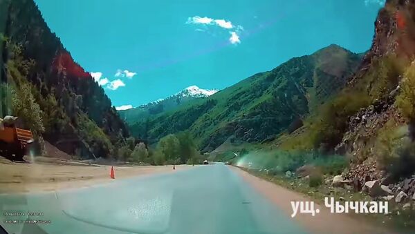 Из Бишкека в Сузак за 17 минут — впечатляющее гиперлапс-видео - Sputnik Кыргызстан