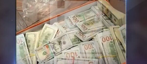 Переплюнул Захарченко — у полковника ФСБ изъяли 12 миллиардов рублей. Видео - Sputnik Кыргызстан