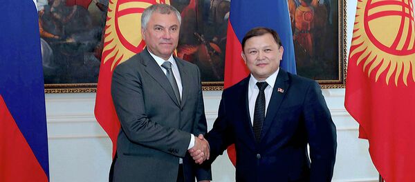 Бүгүн, 19-майда, Кыргызстандын Жогорку Кеңешинин төрагасы Дастан Жумабеков Россиянын Мамлекеттик Думасынын төрагасы Вячеслав Володин менен жолугушту - Sputnik Кыргызстан