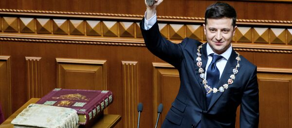 Избранный президента Украины Владимир Зеленский на церемонии инаугурации в Киеве - Sputnik Кыргызстан
