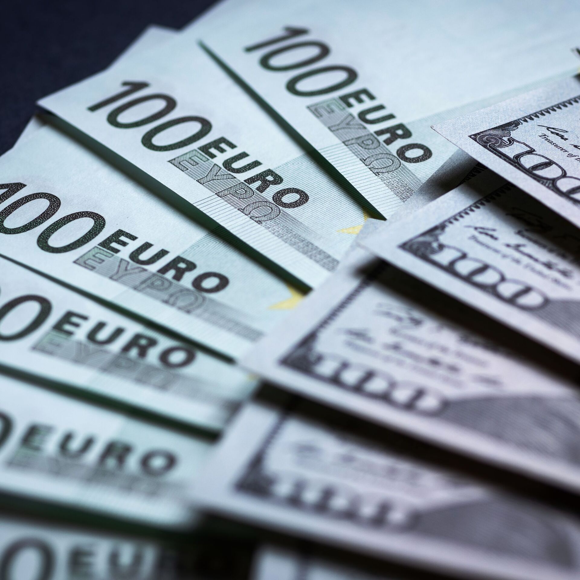 Currency prices. Доллар и евро. Евро валюта. Токсичный доллар. Доллар сегодня.