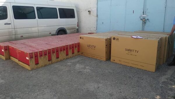 Сотрудники Государственной таможенной службы КР задержали на границе контрабандный груз  — жидкокристаллические телевизоры марки LG - Sputnik Кыргызстан
