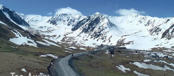 Самые красивые места на трассе Бишкек — Ош за 2 минуты. Видео с дрона - Sputnik Кыргызстан