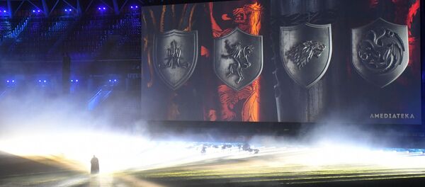 Участник театрализованного представления перед показом заключительной серии сериала «Игра престолов» на стадионе «РДЖ Арена» в Москве. Участник театрализованного представления перед показом заключительной серии сериала «Игра престолов» на стадионе «РДЖ Арена» в Москве. - Sputnik Кыргызстан