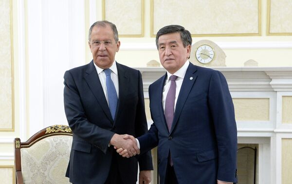 Президент Жээнбеков во время встречи отметил, что госвизит Путина в марте подтвердил, что кыргызско-российское сотрудничество вышло на качественно новый уровень, приобретает активную динамику и наполняется конкретным содержанием. - Sputnik Кыргызстан