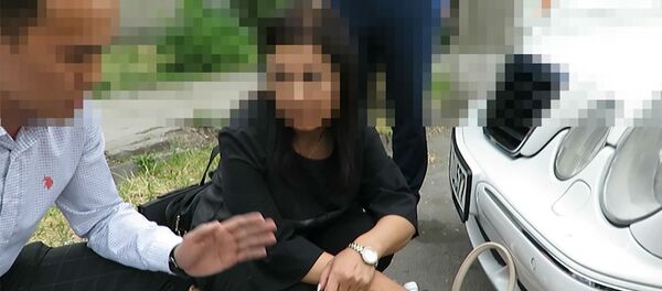 Билим берүү борборунун кызматкери пара менен кармалган видео Билим берүү борборунун кызматкери пара менен кармалган видео - Sputnik Кыргызстан