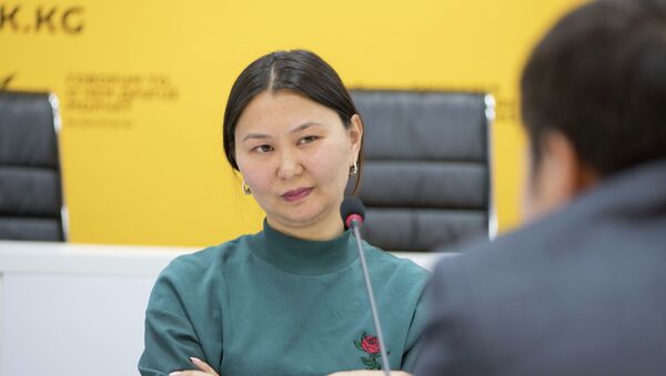 Представитель фонда Городские инициативы Айканыш Дербишева на круглом столе в пресс-центре Sputnik Кыргызстан - Sputnik Кыргызстан