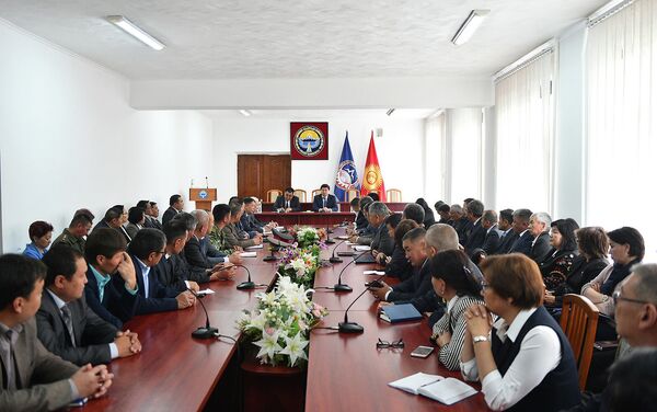 Глава кабмина провел совещание с руководителями органов местного самоуправления в рамках рабочей поездки - Sputnik Кыргызстан