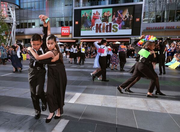 Ежегодный детский чемпионат по танцам Conga Kids Dance в Лос-Анджелесе - Sputnik Кыргызстан
