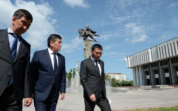 Сегодня Жээнбеков посетил филармонию. - Sputnik Кыргызстан