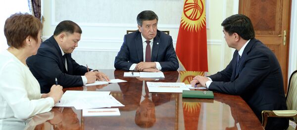 Встреча президента Жээнбекова с Дастанбеком Джумабековым, Мухаммедкалыем Абылгазиевым и Гульбарой Калиевой Встреча президента Жээнбекова с Дастанбеком Джумабековым, Мухаммедкалыем Абылгазиевым и Гульбарой Калиевой - Sputnik Кыргызстан