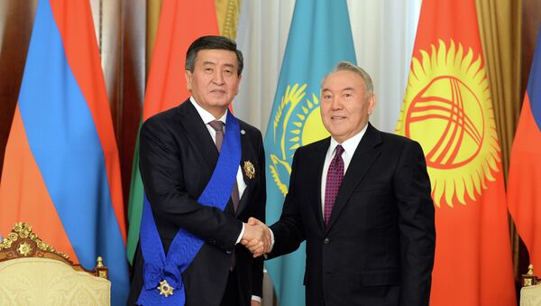 Встреча президента КР Сооронбая Жээнбекова с первым президентом Казахстана Нурсултаном Назарбаевым - Sputnik Кыргызстан