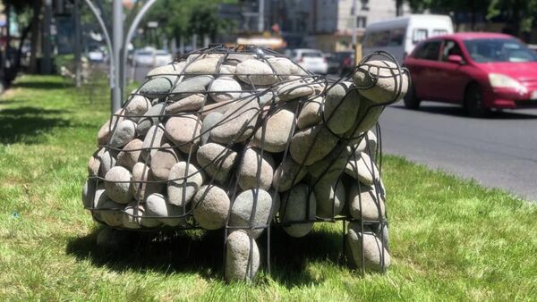 Каменная черепаха изготовленная сотрудниками МП Бишкекзеленхоз - Sputnik Кыргызстан