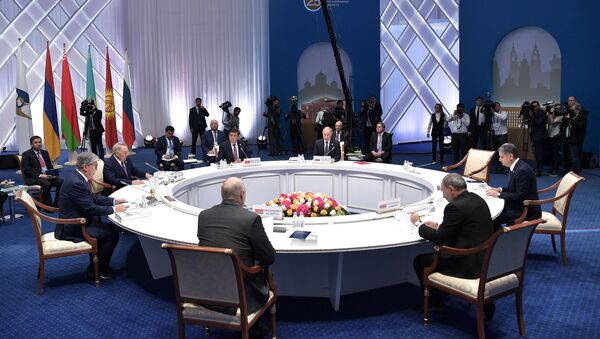 Президент РФ В. Путин принимает участие в заседании Высшего Евразийского экономического совета - Sputnik Кыргызстан