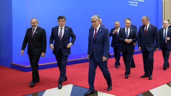 Главы стран ЕАЭС на заседании Высшего Евразийского экономического совета в Нур-Султане - Sputnik Кыргызстан