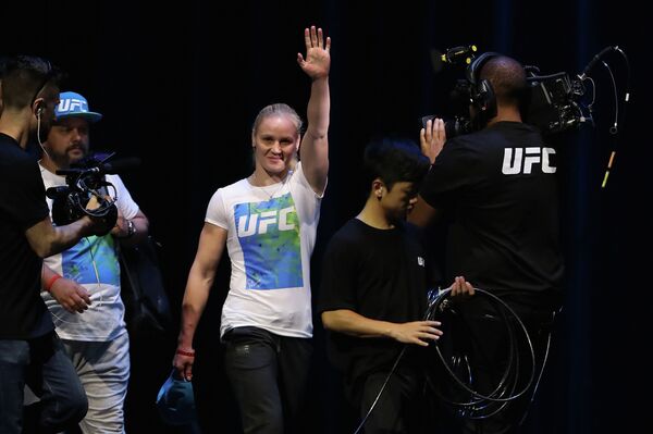 Чемпионка UFC Валентина Шевченко Чемпионка UFC Валентина Шевченко - Sputnik Кыргызстан