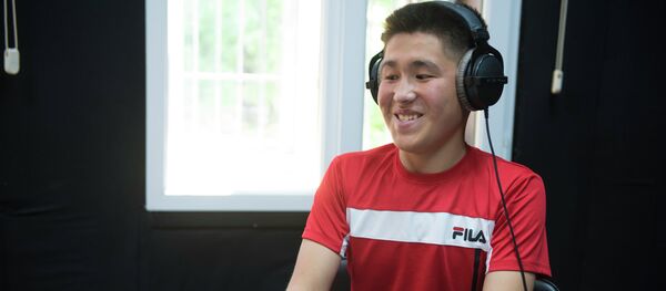 1-июнь – Балдарды коргоонун эл аралык күнүн утурлай Sputnik Кыргызстан маалымат агенттиги жана радиосу 17 жаштагы Дастан Камчыбековдун радиостудияда алып баруучу болсом деген кыялын орундатты - Sputnik Кыргызстан