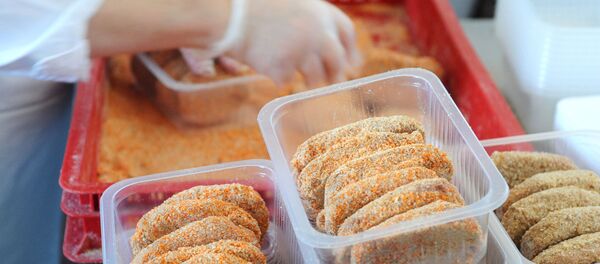 Изготовление котлет. Архивное фото - Sputnik Кыргызстан