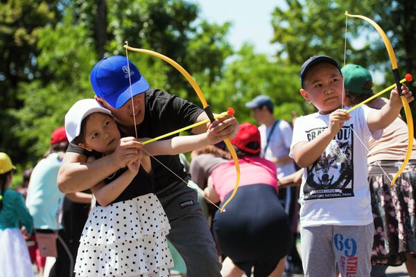 Празднование международного дня защиты детей в Бишкеке - Sputnik Кыргызстан