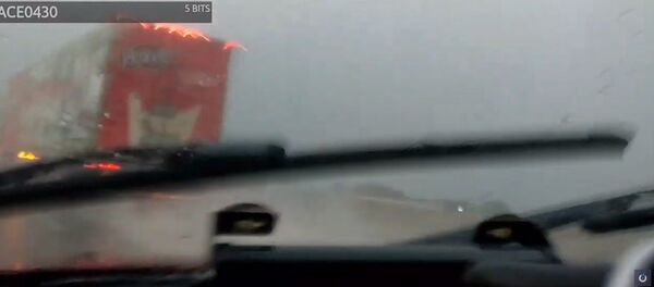 Блогер снял вместо торнадо собственную аварию и чуть не погиб — видео - Sputnik Кыргызстан