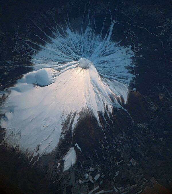 Вулкан Фудзияма с борта Международной космической станции - Sputnik Кыргызстан