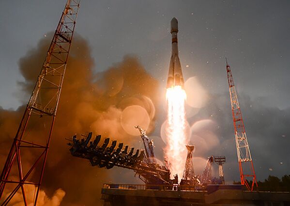 Пуск ракеты космического назначения среднего класса Союз-2.1Б с российским навигационным космическим аппаратом Глонасс-М с космодрома Плесецк - Sputnik Кыргызстан