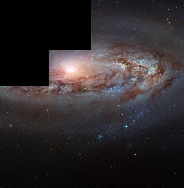 Снимок спиральной галактики Messier 90, совмещенный из трех снимков, полученных при помощи телескопа Hubble - Sputnik Кыргызстан