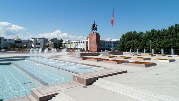 Фонтаны на площади Ала-Тоо в центре Бишкека - Sputnik Кыргызстан