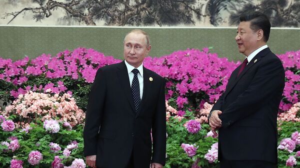 Президент России Владимир Путин и председатель Китайской Народной Республики Си Цзиньпин. Архивное фото - Sputnik Кыргызстан