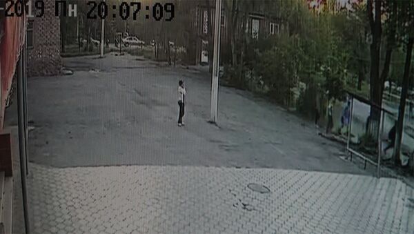 Бишкекте окуучунун өмүрүн алган мушташтын видеосу. Окуянын чоо-жайы - Sputnik Кыргызстан