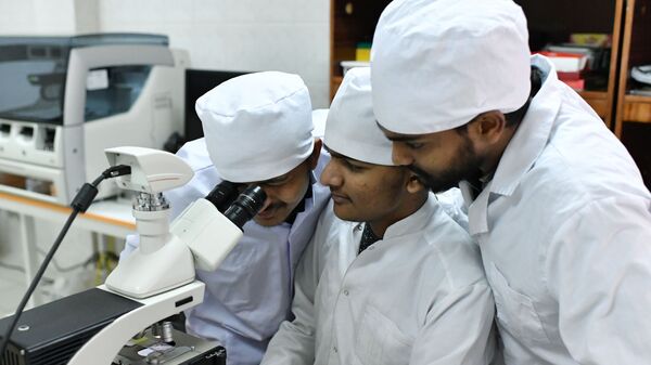 Студенты из Пакистана на занятиях в медицинской академии. Архивное фото  - Sputnik Кыргызстан