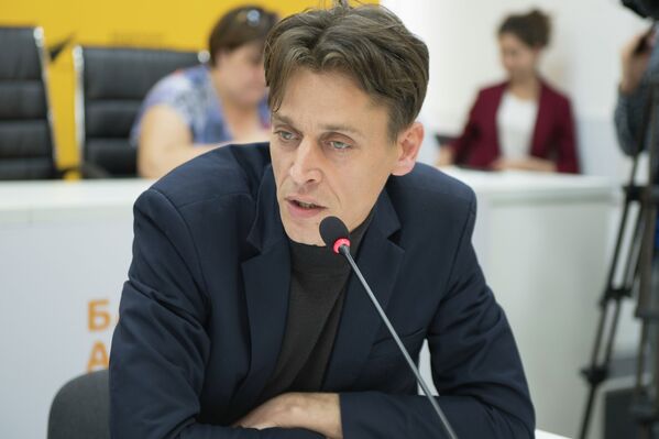 Директор телеканала Апрель Дмитрий Ложников - Sputnik Кыргызстан
