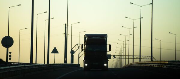 Открытие движения по Крымскому мосту для грузовиков - Sputnik Кыргызстан