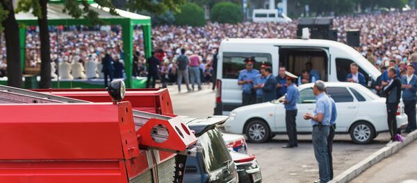 Сотрудники МЧС и правоохранительных органов на праздничном айт-намазе в Бишкеке - Sputnik Кыргызстан